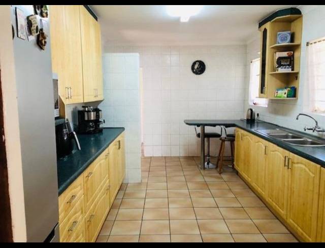 3 BEDROOM HOUSE FOR SALE IN PARKHILL GARDENS